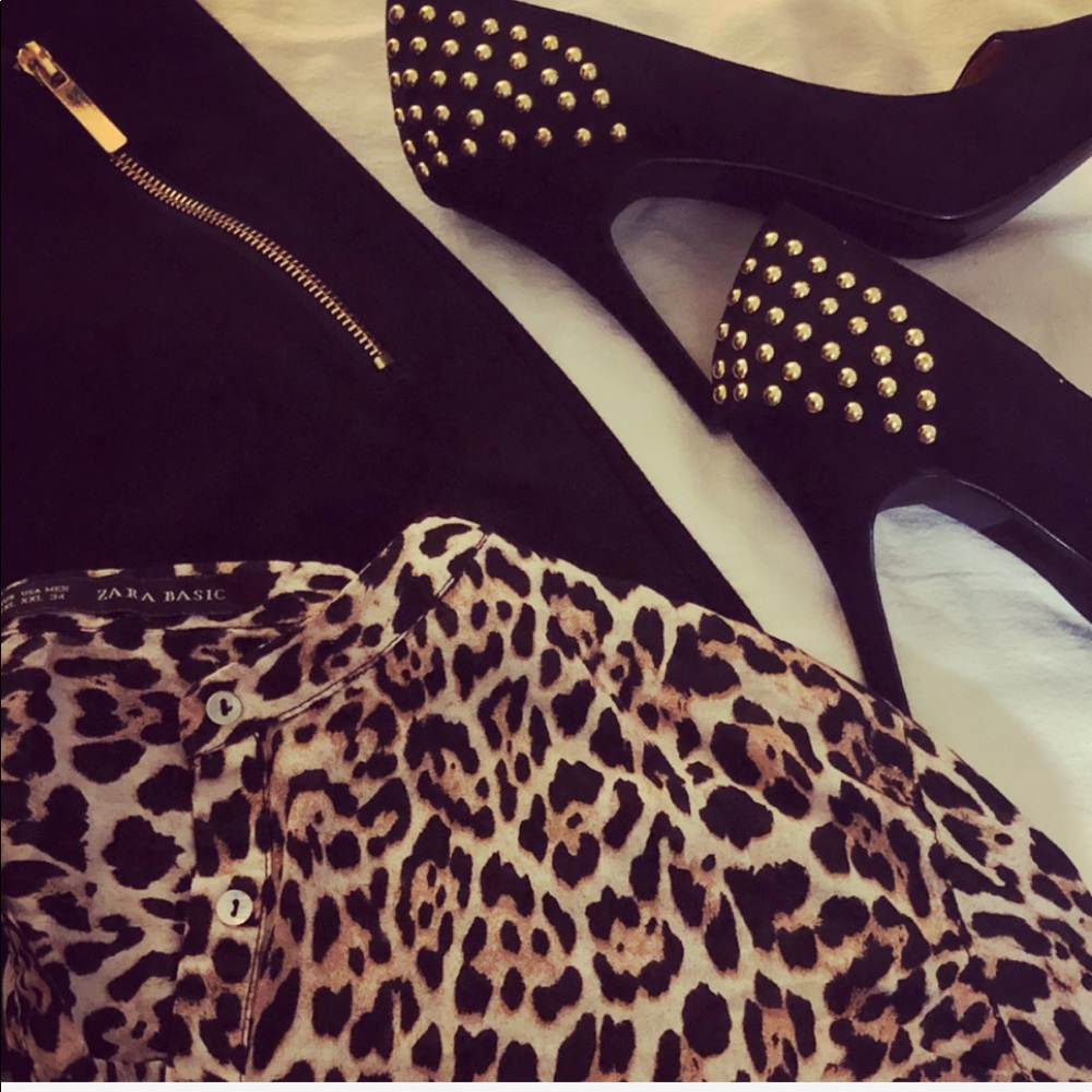 Shoedazzle Gold Stud Pumps